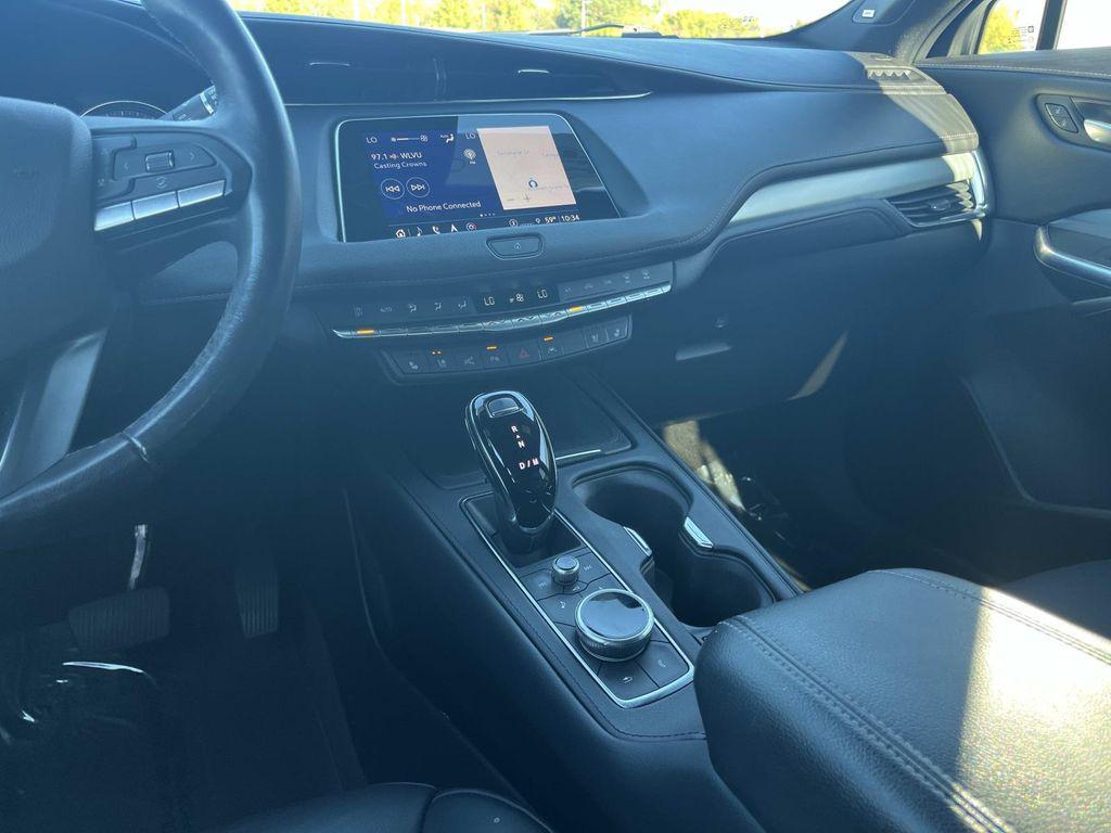 used 2022 Cadillac XT4 car, priced at $29,993