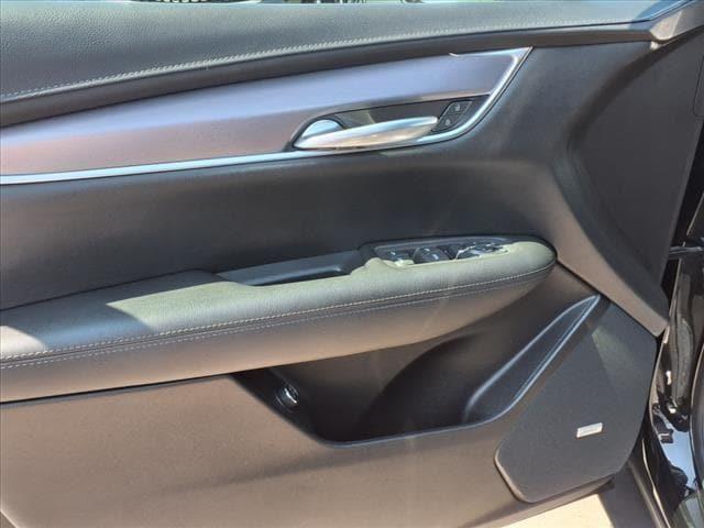 used 2022 Cadillac XT5 car, priced at $31,992