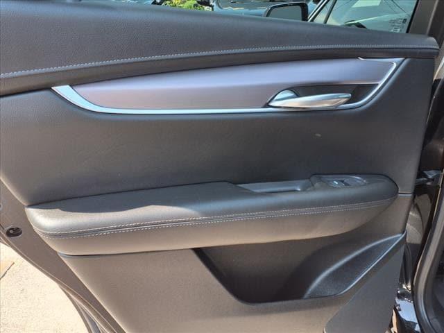 used 2022 Cadillac XT5 car, priced at $31,992