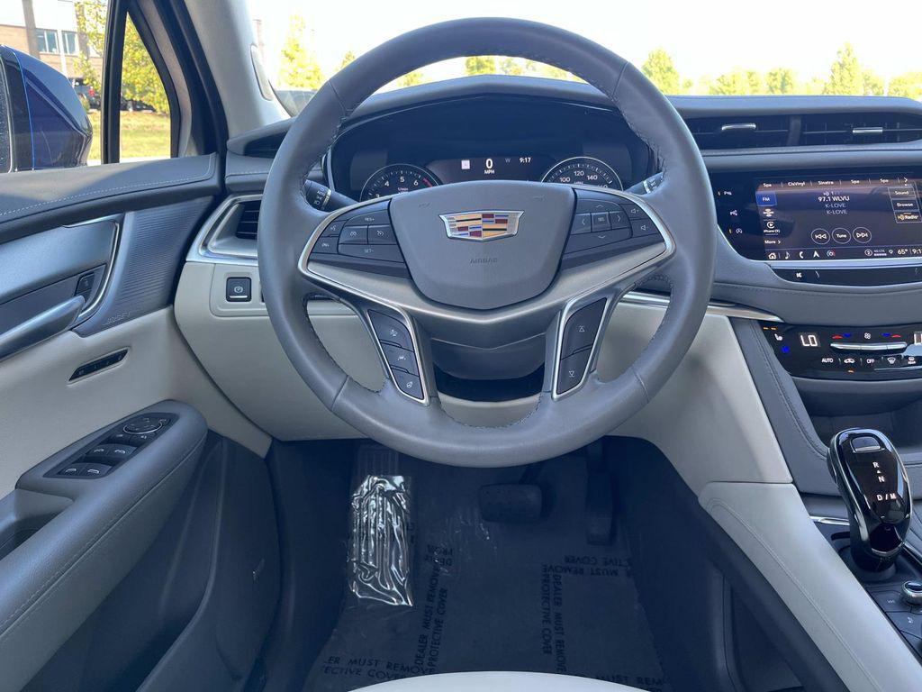 used 2025 Cadillac XT5 car, priced at $46,591