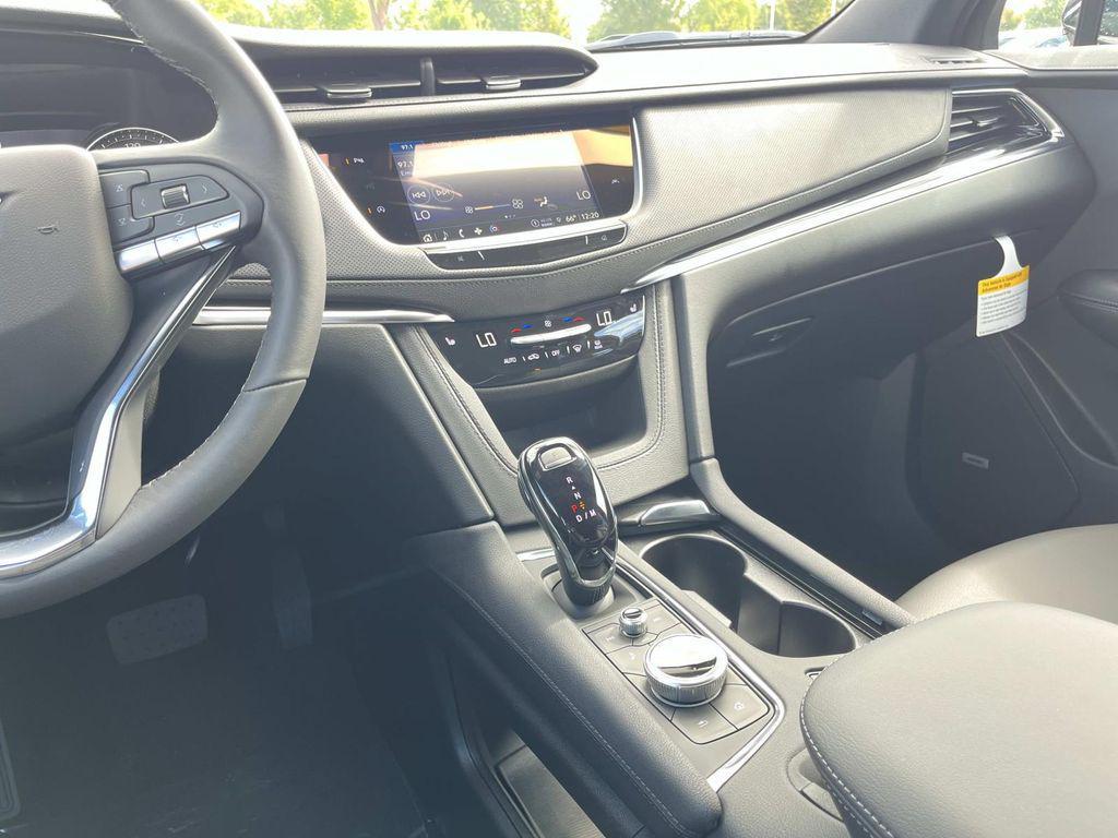 new 2025 Cadillac XT6 car, priced at $54,193