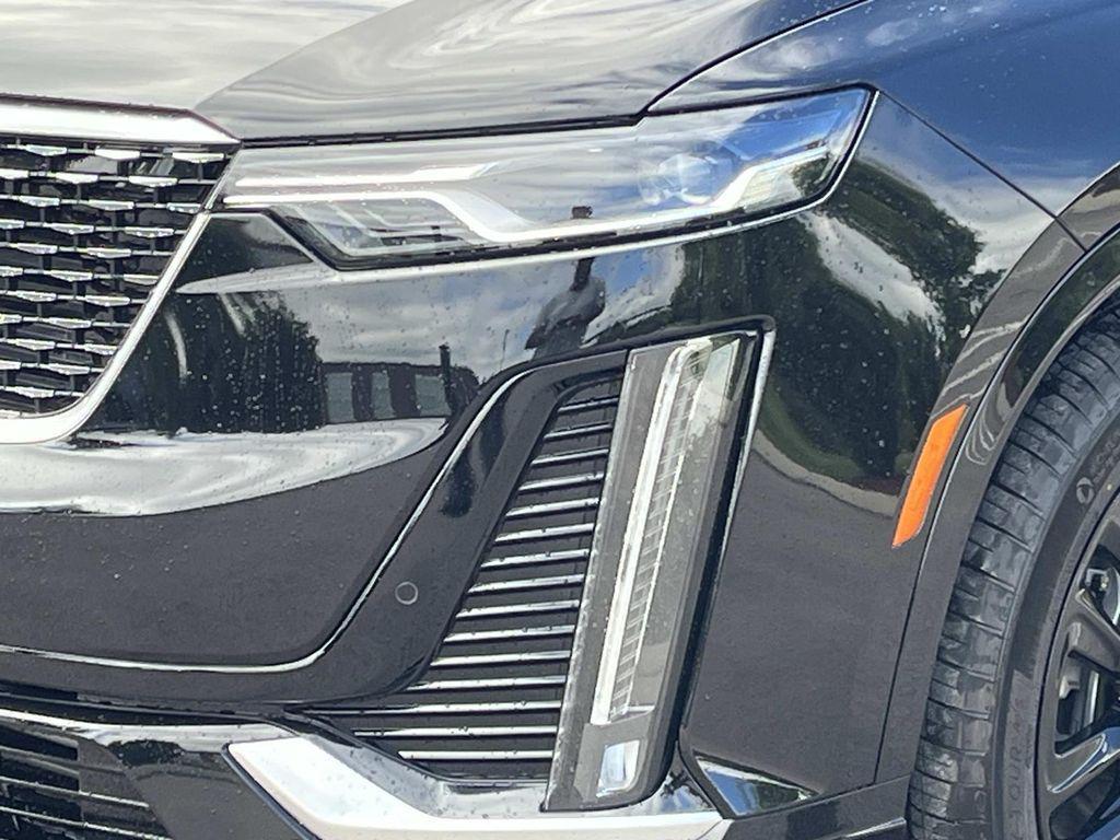 new 2025 Cadillac XT6 car, priced at $54,193