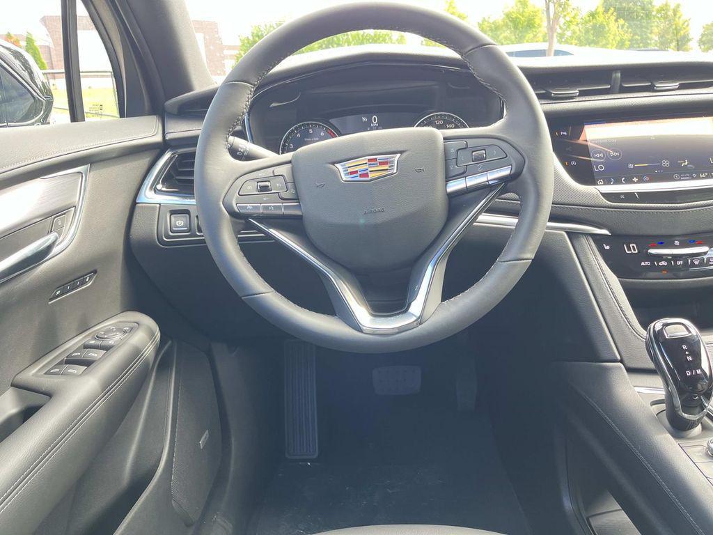 new 2025 Cadillac XT6 car, priced at $54,193