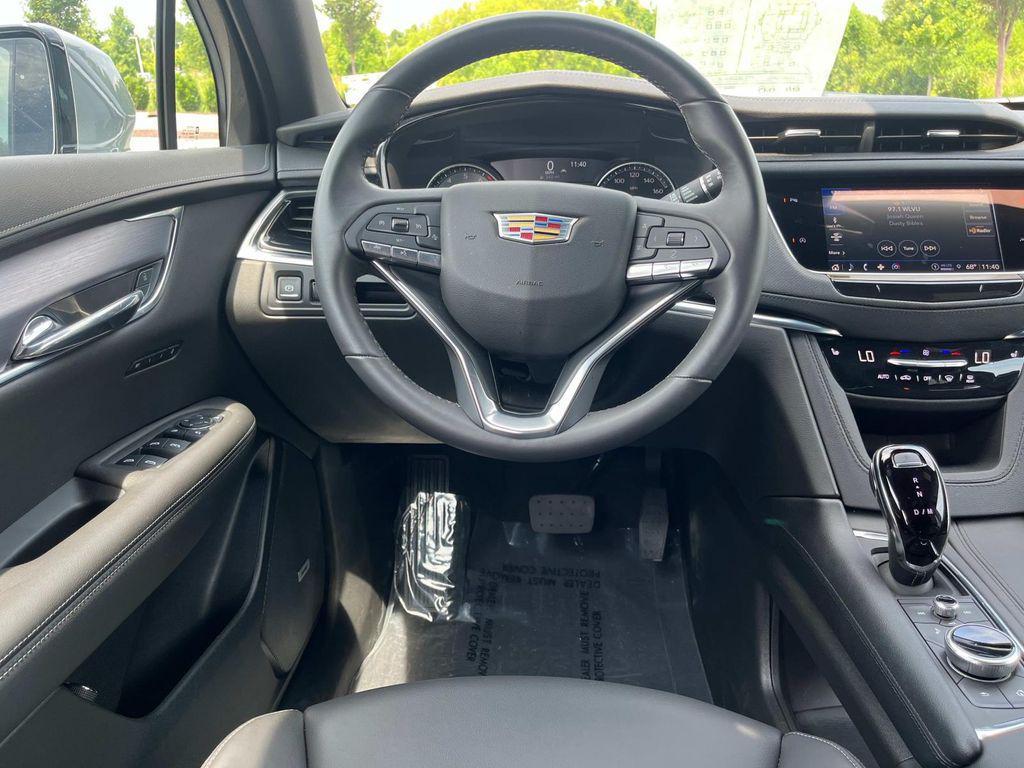 used 2025 Cadillac XT6 car, priced at $44,991