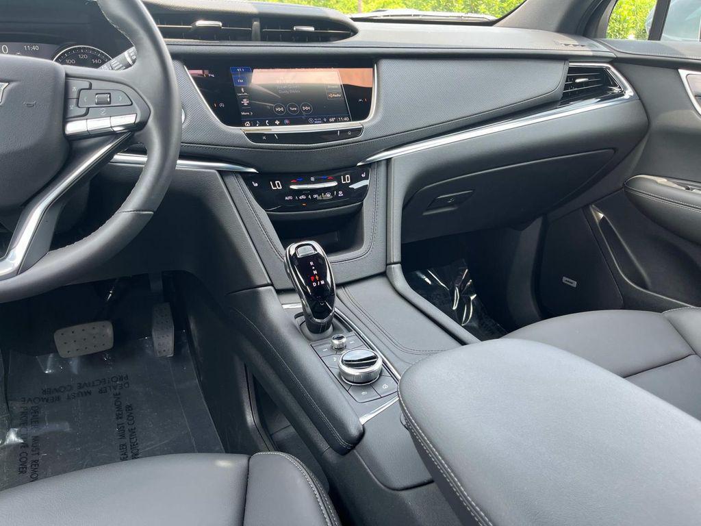 used 2025 Cadillac XT6 car, priced at $44,991