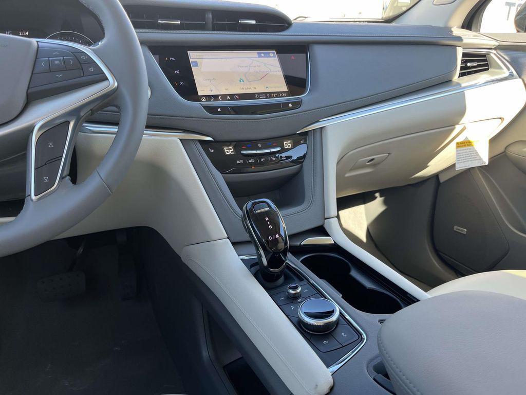 new 2025 Cadillac XT5 car, priced at $58,290