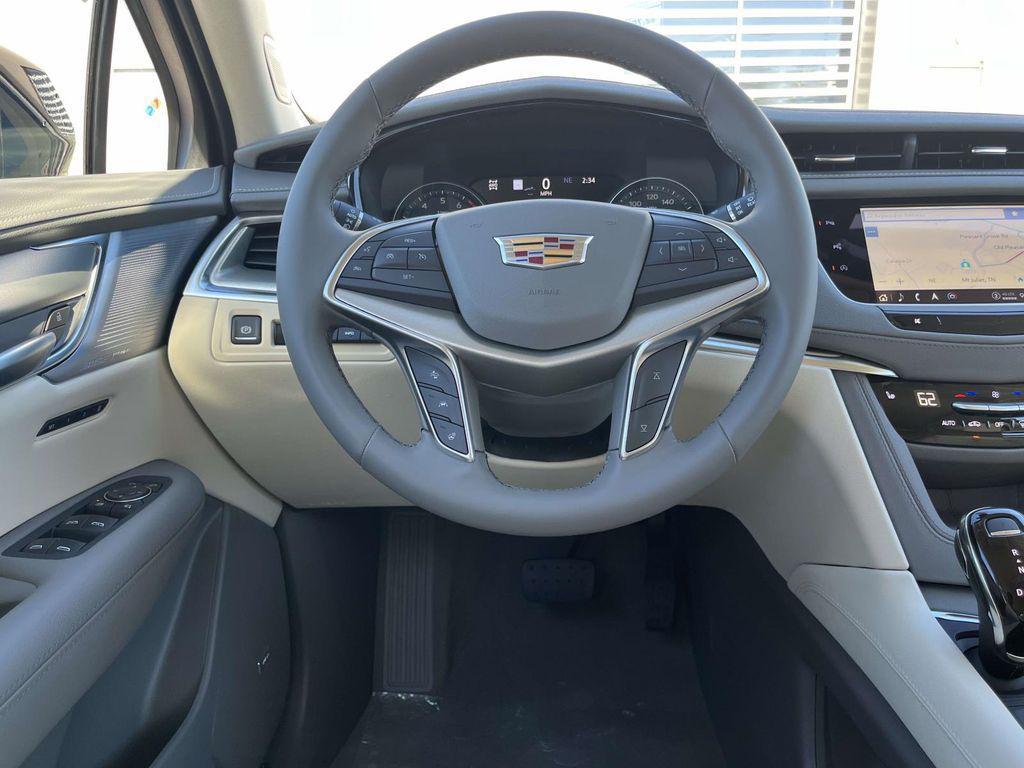 new 2025 Cadillac XT5 car, priced at $58,290