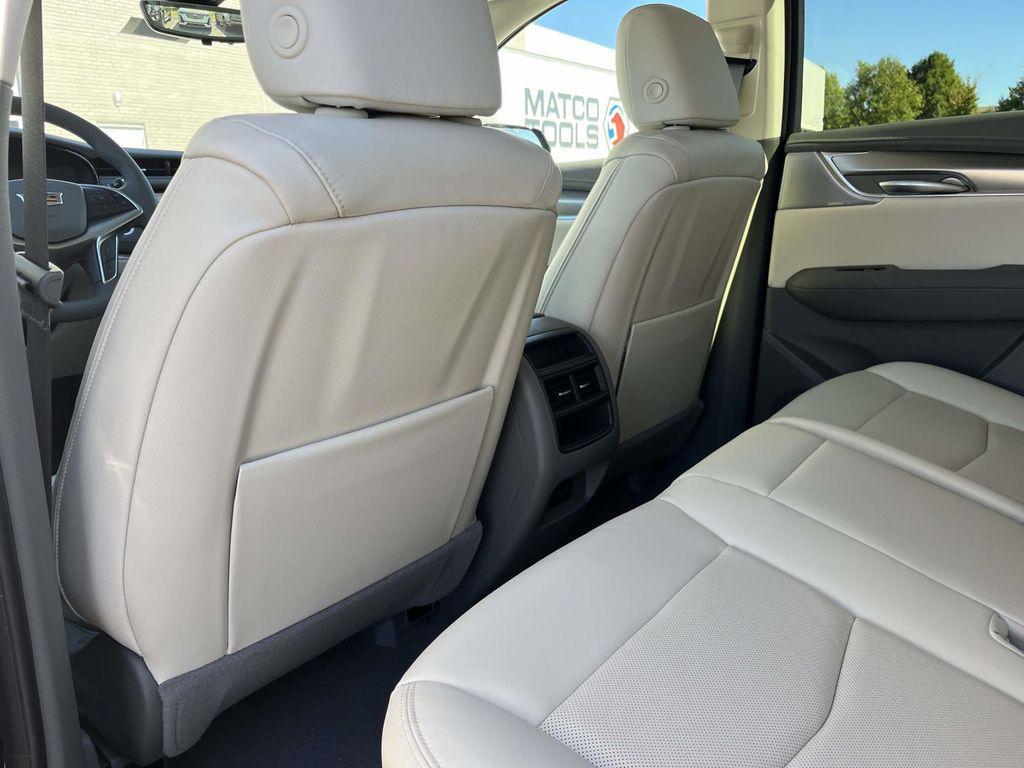 new 2025 Cadillac XT5 car, priced at $58,290