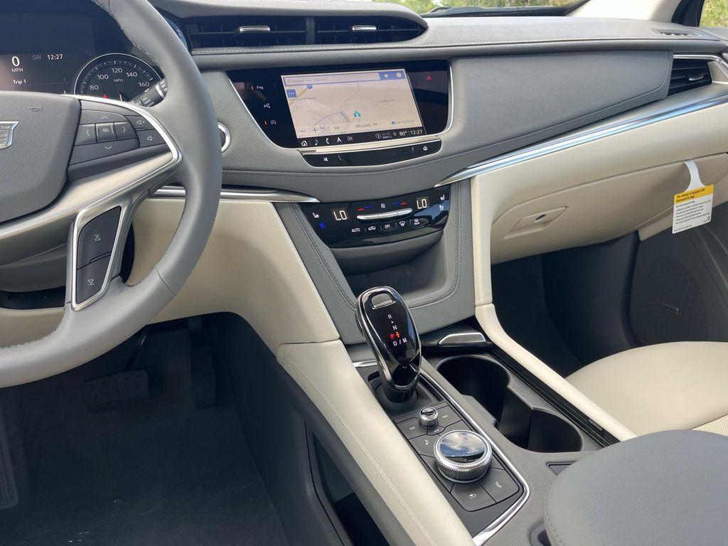 new 2025 Cadillac XT5 car, priced at $58,090