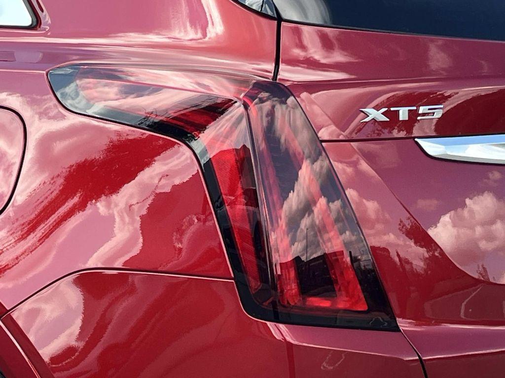 new 2025 Cadillac XT5 car, priced at $58,090