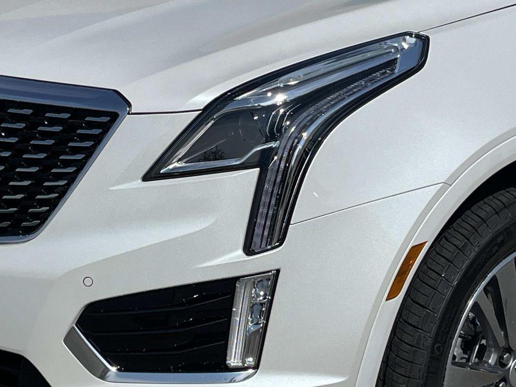 new 2025 Cadillac XT5 car, priced at $54,515
