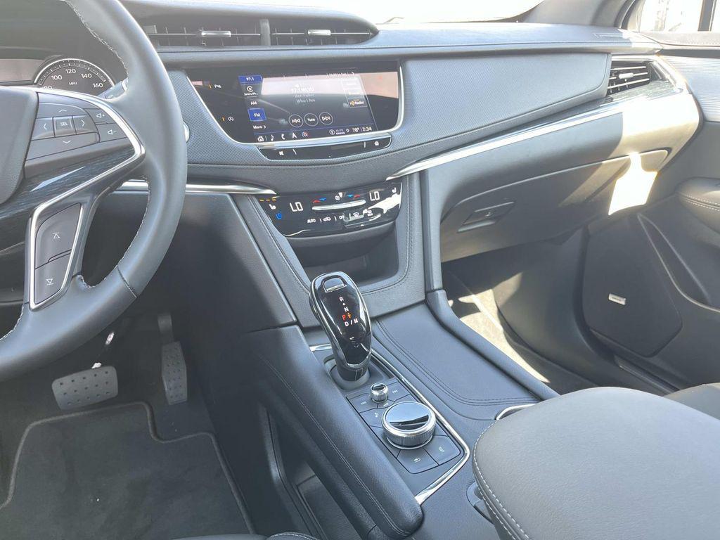 new 2025 Cadillac XT5 car, priced at $54,515