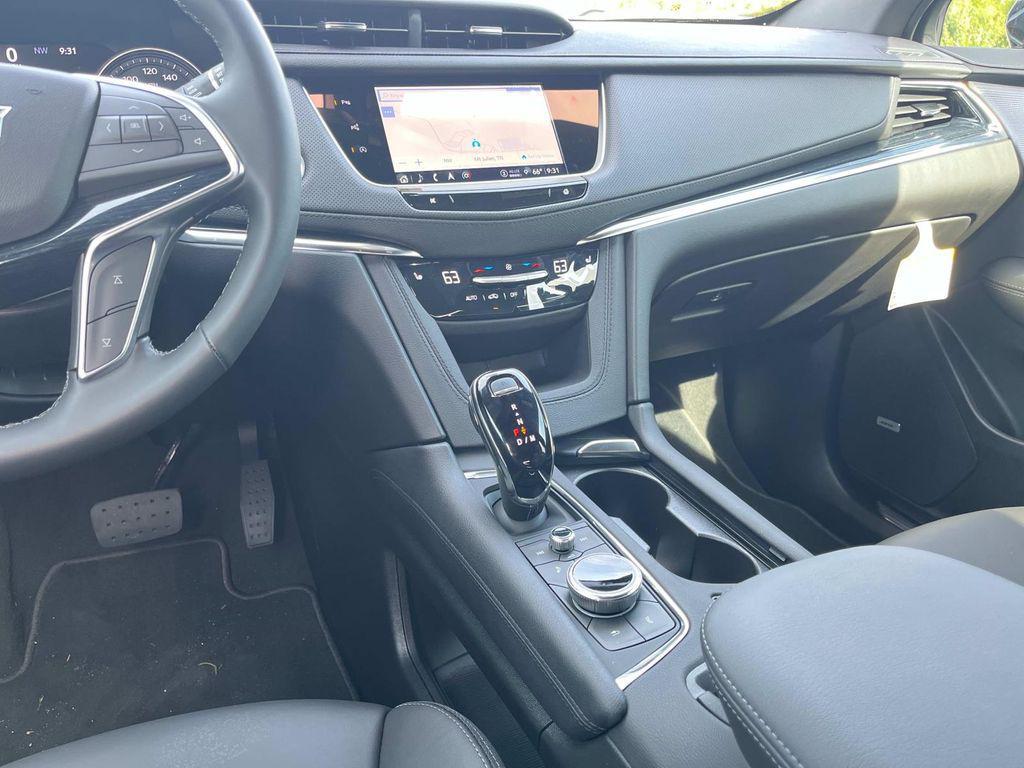 new 2025 Cadillac XT5 car, priced at $56,290