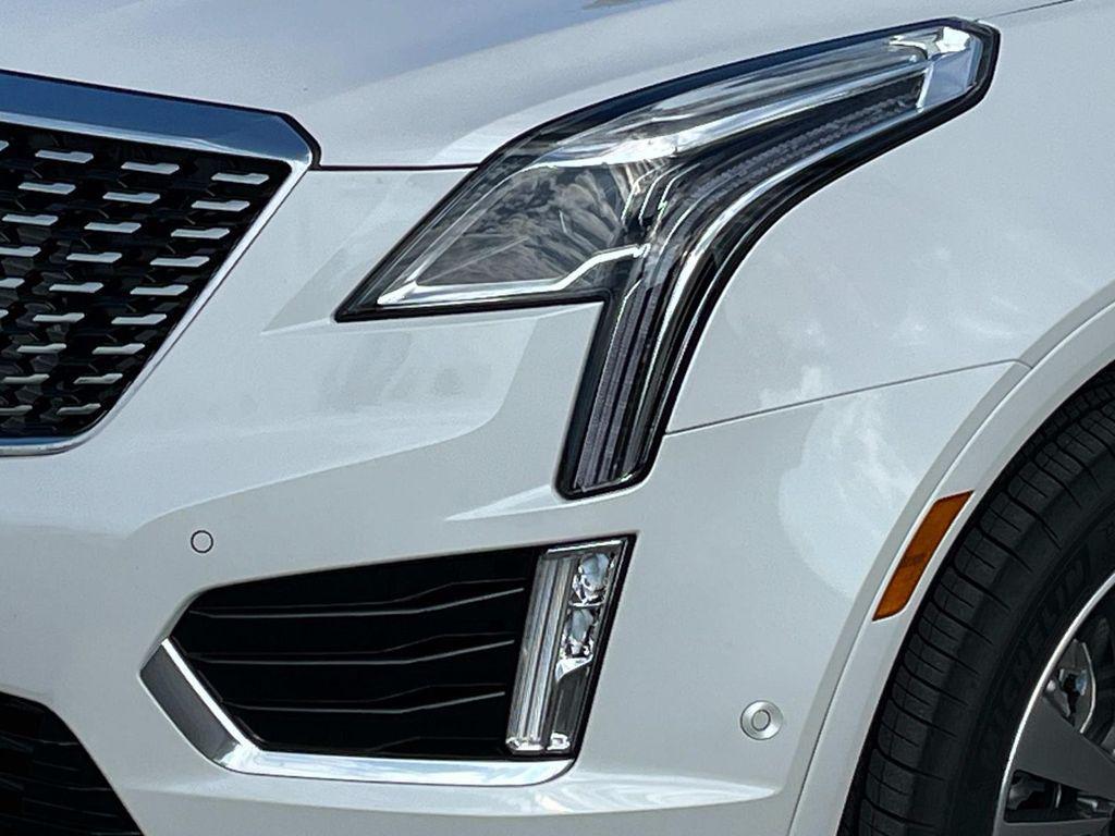 new 2025 Cadillac XT5 car, priced at $57,890