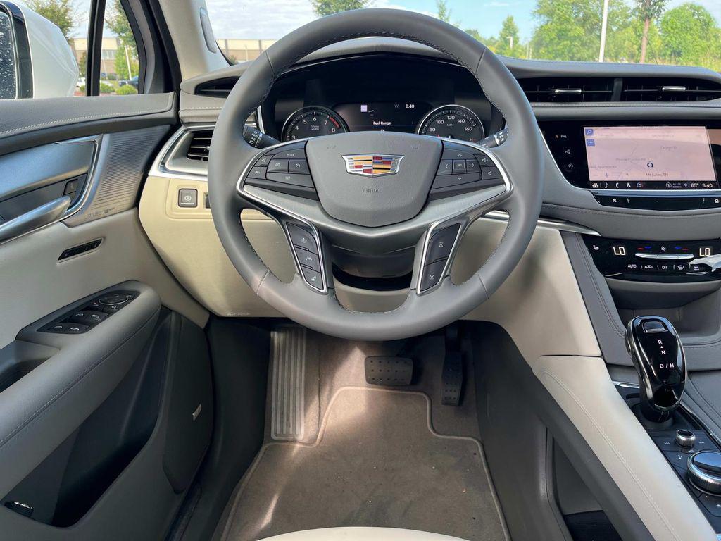 new 2025 Cadillac XT5 car, priced at $57,890