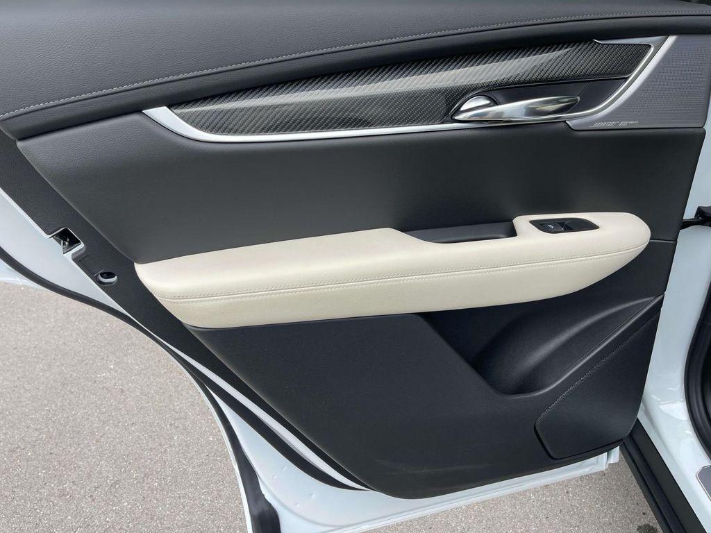 new 2025 Cadillac XT6 car, priced at $71,065