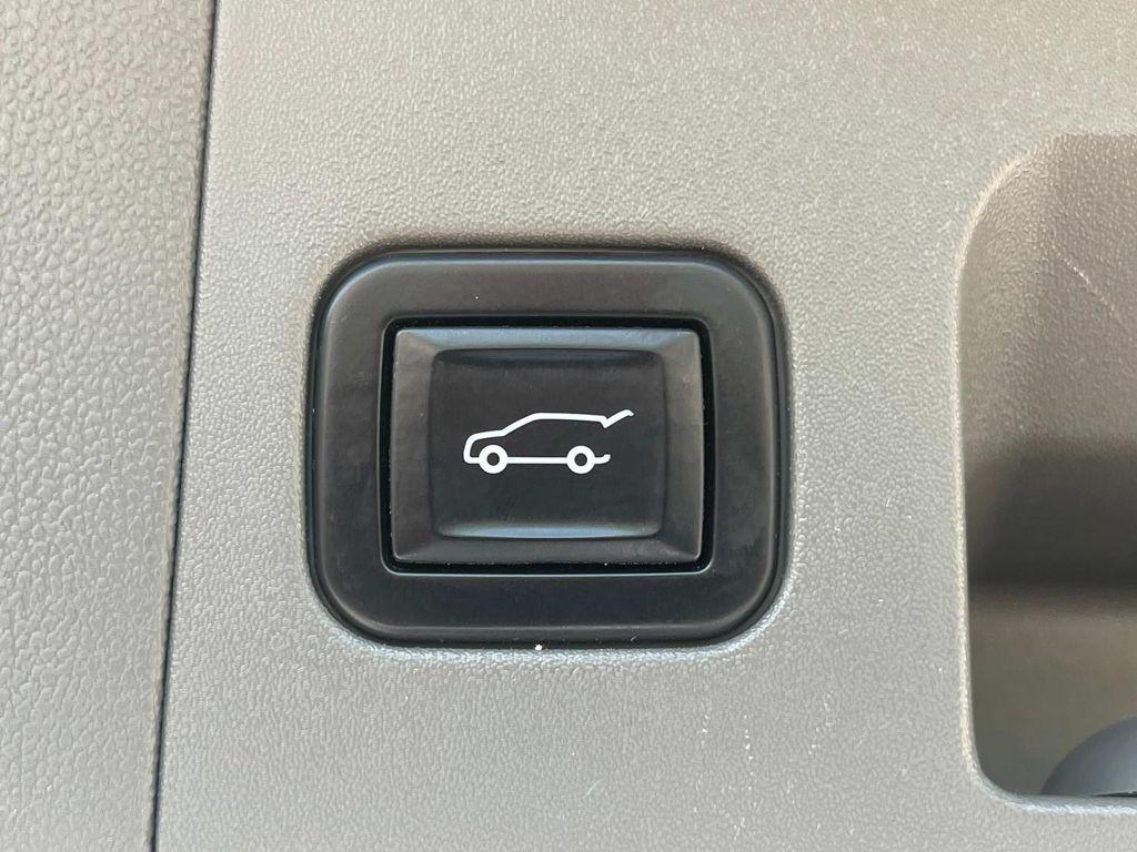 used 2022 Cadillac XT5 car, priced at $34,992