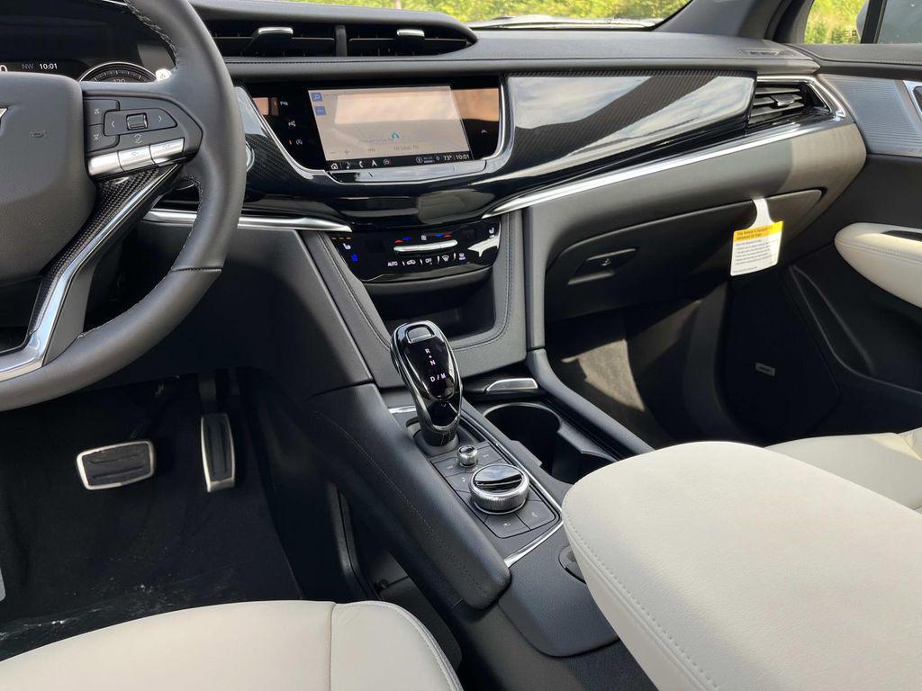 new 2025 Cadillac XT6 car, priced at $68,540