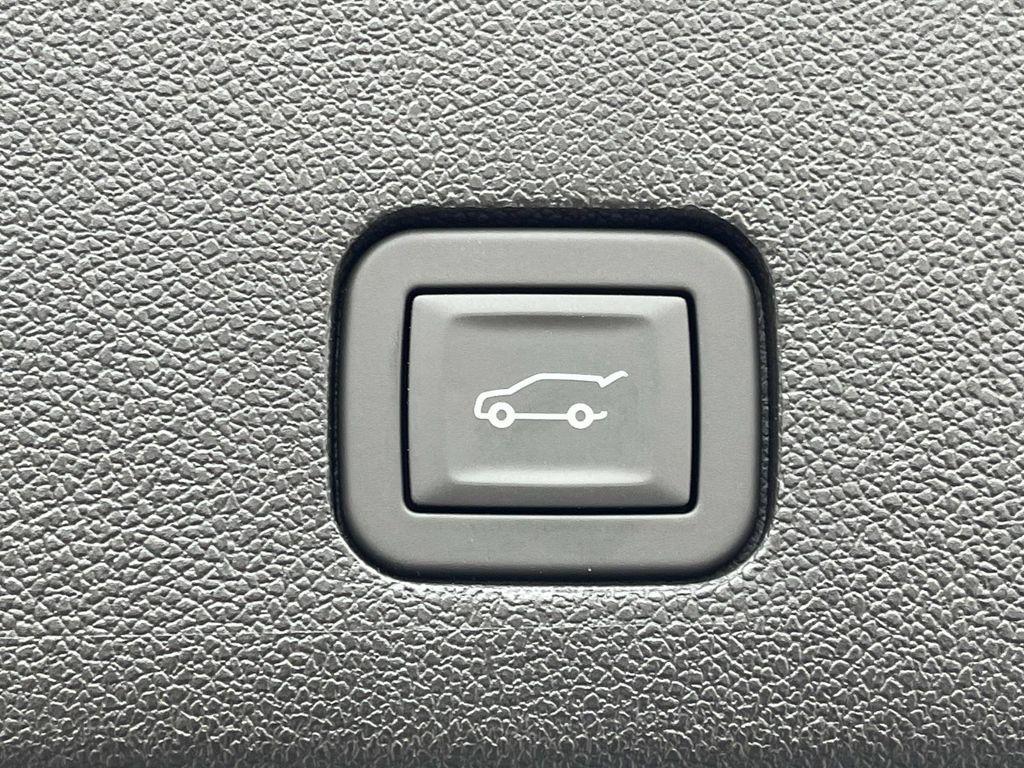 new 2025 Cadillac XT6 car, priced at $68,540