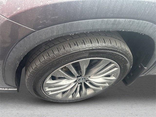 used 2022 Toyota Highlander car, priced at $43,007