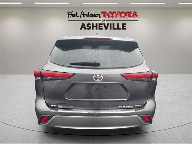 used 2022 Toyota Highlander car, priced at $43,007