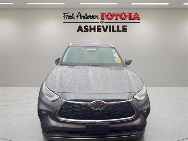 used 2022 Toyota Highlander car, priced at $43,007