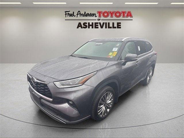 used 2022 Toyota Highlander car, priced at $43,007