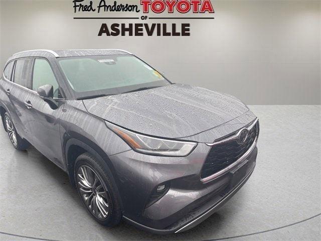used 2022 Toyota Highlander car, priced at $43,007