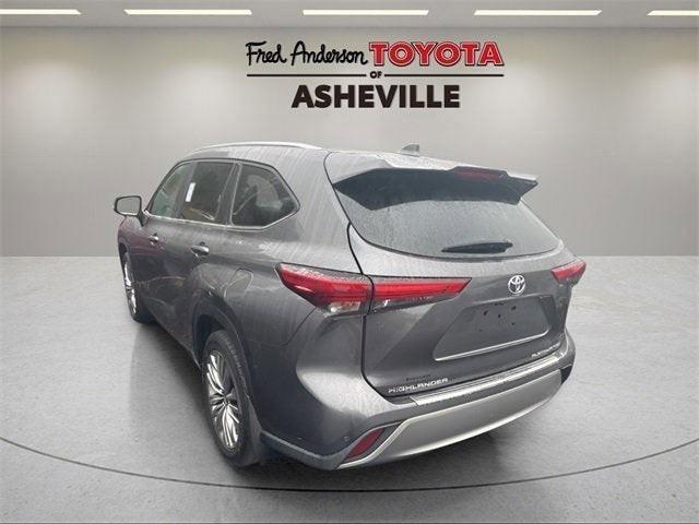 used 2022 Toyota Highlander car, priced at $43,007