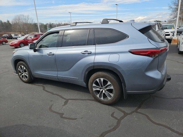 used 2022 Toyota Highlander car, priced at $37,796