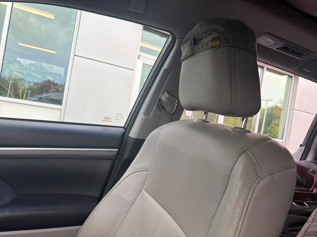 used 2017 Toyota Highlander Hybrid car, priced at $24,237