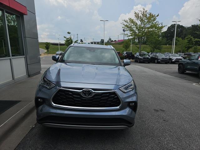 used 2022 Toyota Highlander car, priced at $46,020