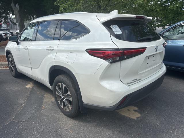 used 2021 Toyota Highlander car, priced at $39,037