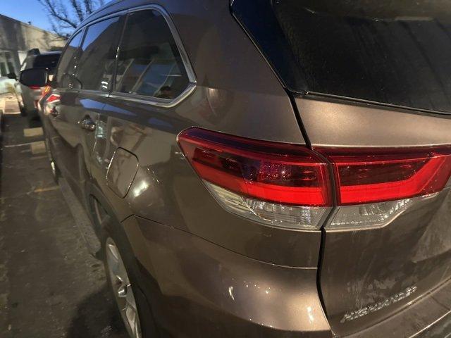 used 2019 Toyota Highlander car, priced at $33,630