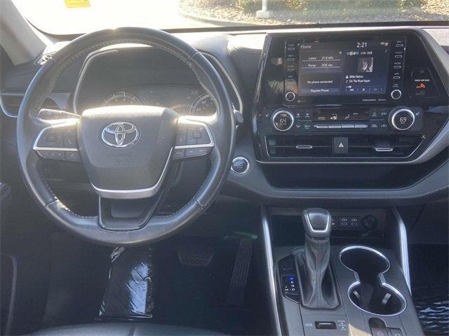 used 2022 Toyota Highlander car, priced at $36,151