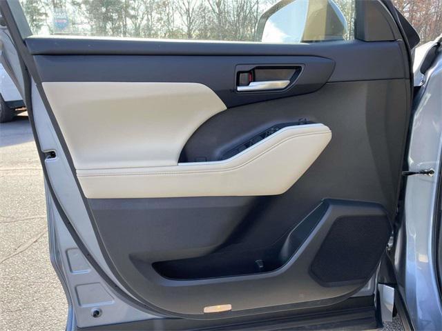 used 2023 Toyota Highlander car, priced at $36,220