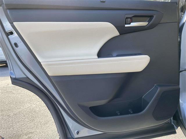 used 2023 Toyota Highlander car, priced at $36,220