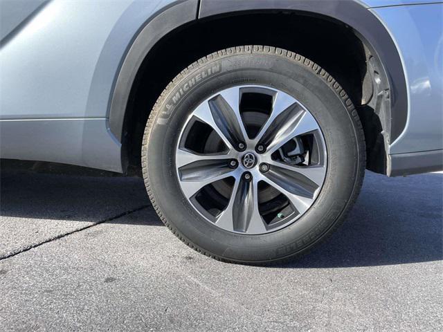 used 2023 Toyota Highlander car, priced at $36,220