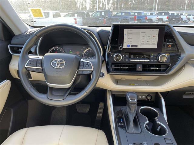 used 2023 Toyota Highlander car, priced at $36,220