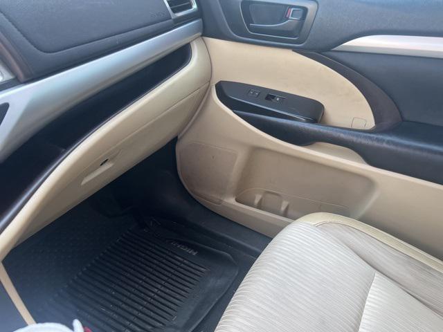 used 2019 Toyota Highlander car, priced at $24,530