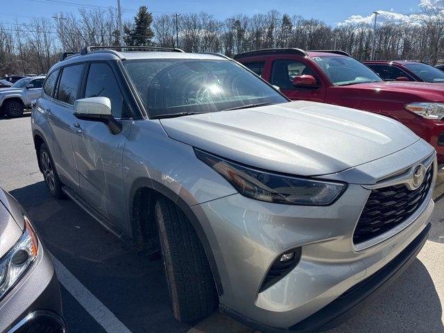 used 2024 Toyota Highlander car, priced at $43,589