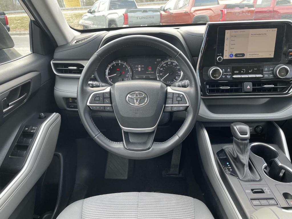 used 2023 Toyota Highlander car, priced at $31,775