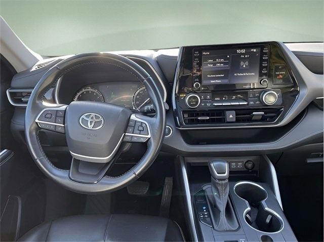 used 2022 Toyota Highlander car, priced at $33,656