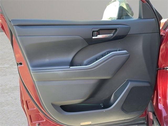 used 2022 Toyota Highlander car, priced at $33,656