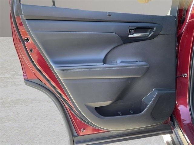 used 2022 Toyota Highlander car, priced at $33,656