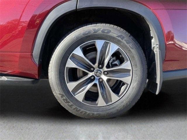 used 2022 Toyota Highlander car, priced at $33,656