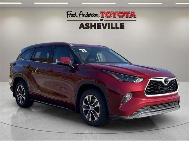 used 2022 Toyota Highlander car, priced at $33,656