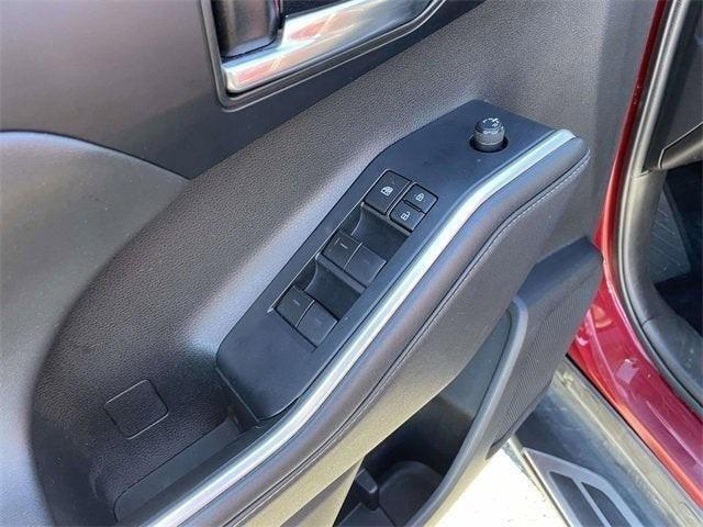 used 2022 Toyota Highlander car, priced at $33,656