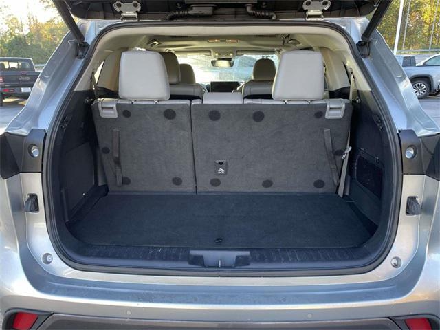 used 2021 Toyota Highlander car, priced at $32,194