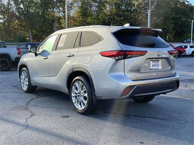 used 2021 Toyota Highlander car, priced at $32,194